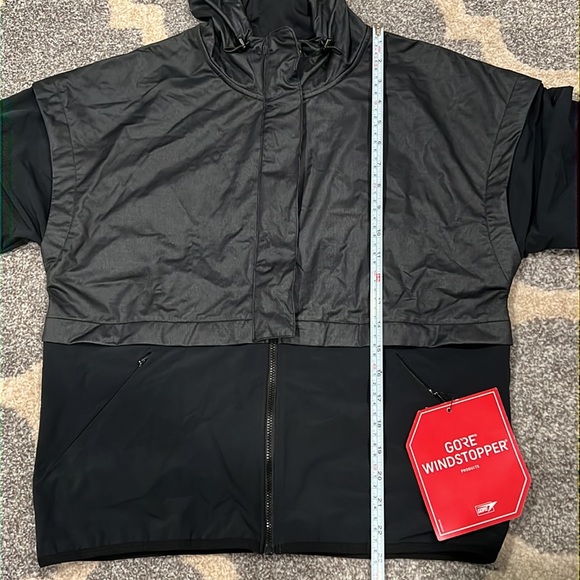 NWT Under Armour Women's GORE WINDSTOPPER Jacket - Picture 12 of 12